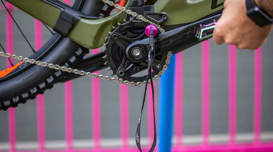 Muc-Off eBike Drivetrain Tool – in gebruik op het tandwiel