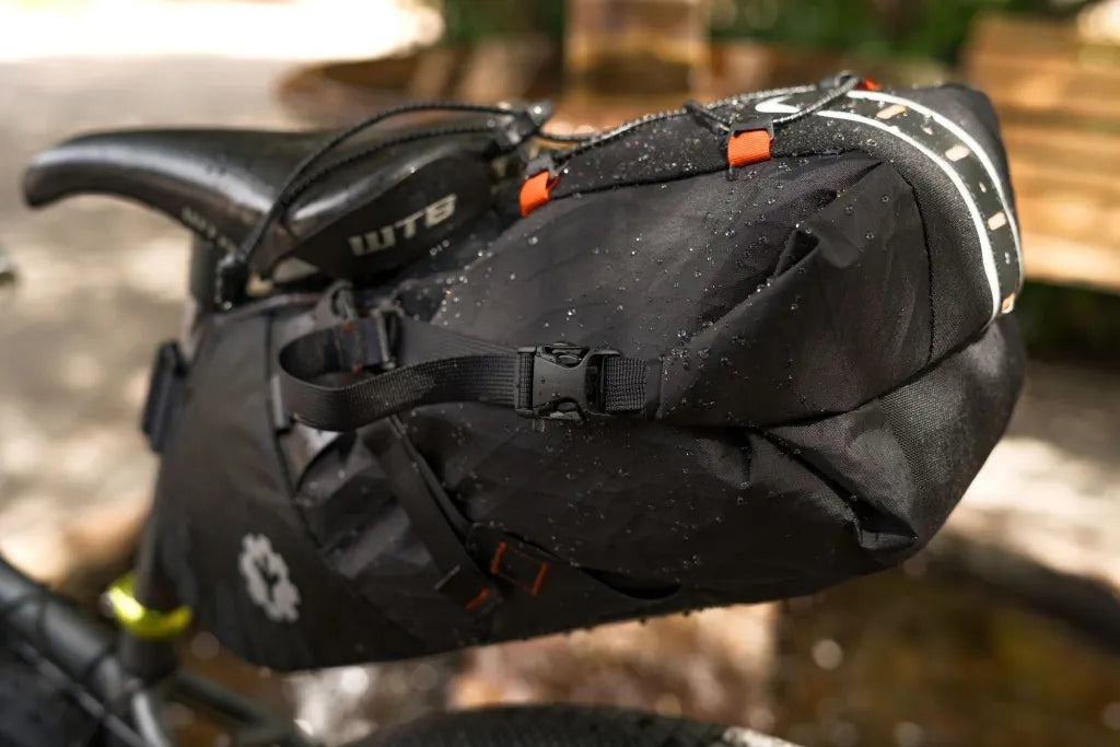 CHOIKE Alienhead 16L - detail met waterdruppels