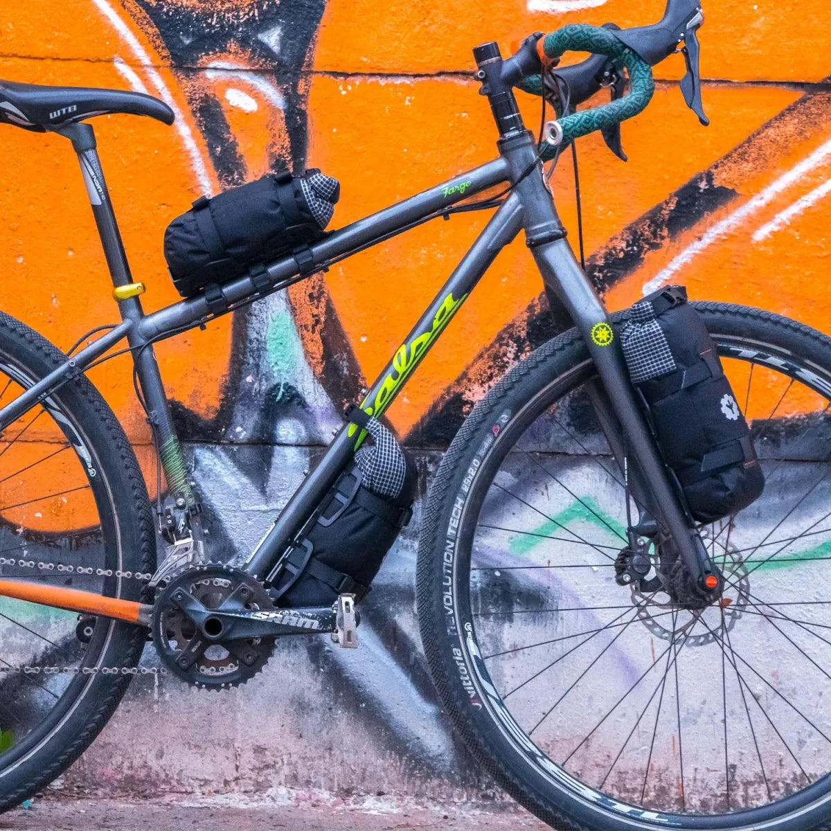 CHOIKE Alforja Nano 2,8L - op diverse plekken gemonteerd op een fiets