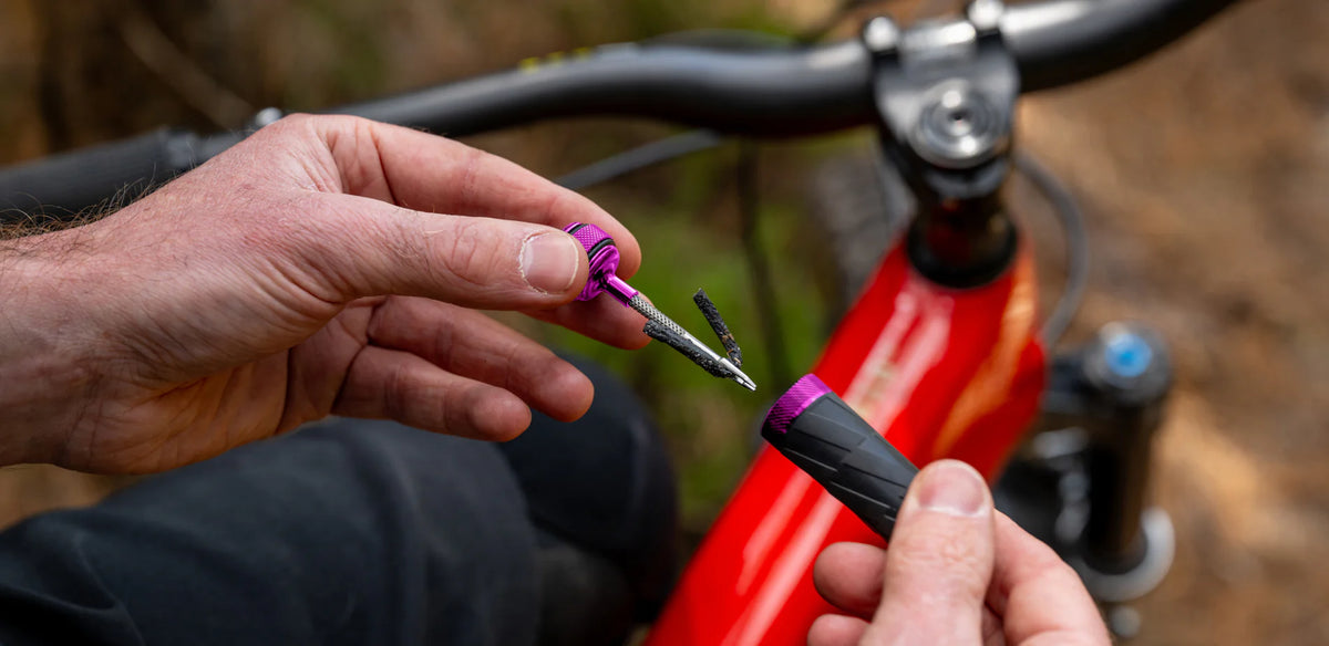 Muc-Off Precision Tubeless Repair Capsule - een worm in de tool