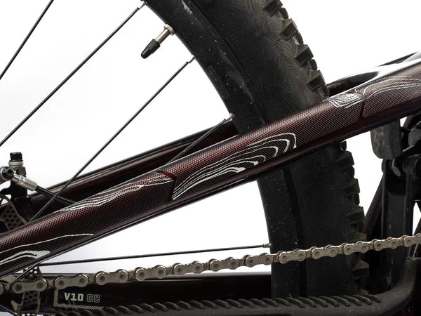 AMS x Red Bull Rampage Frame Guard Extra op een chainstay geplakt