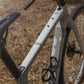 AMS Road & Gravel Frame Guard  op de bovenbuis geplakt