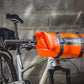 AEROE Heavy Duty Dry Bag 8L oranje waterdichte bikepacking drybag- gemonteerd op de handlebar cradle