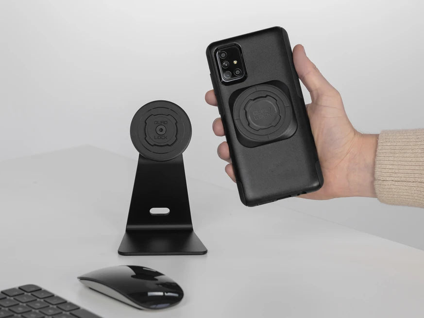 Quad Lock MAG Head - gemonteerd op de desk mount