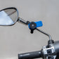 QUAD LOCK scooter/motorcycle mirror mount geplaatst op een scooter spiegel