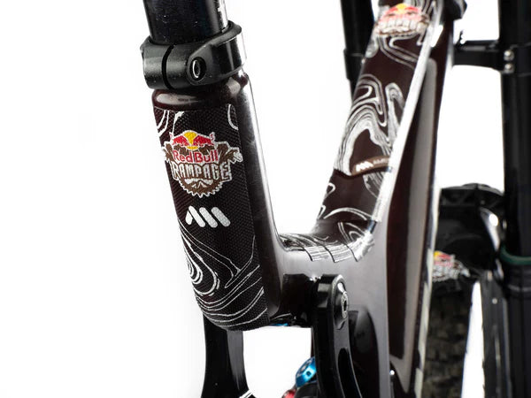 AMS x Red Bull Rampage Frame Guard Extra op zadelstang