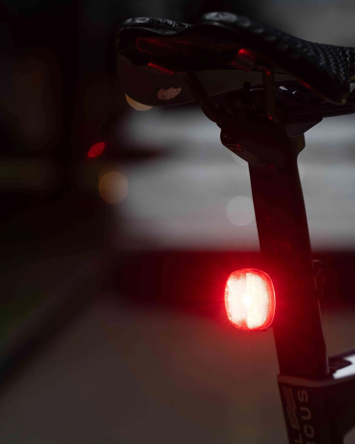 Craft Cadence Light Buds achterlicht brandend