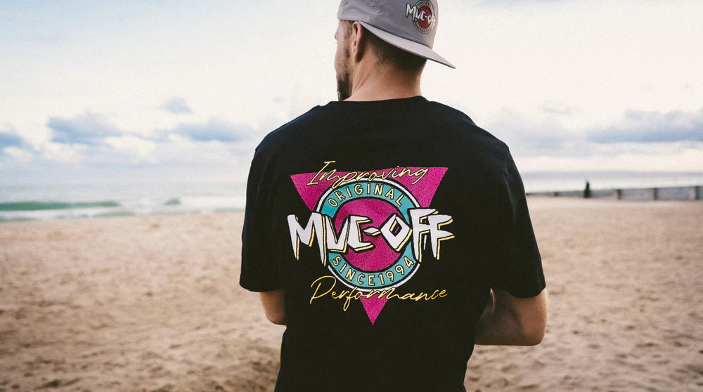 Muc-Off Surf T-Shirt zwart – 100% biologisch katoen, relaxed fit gedragen