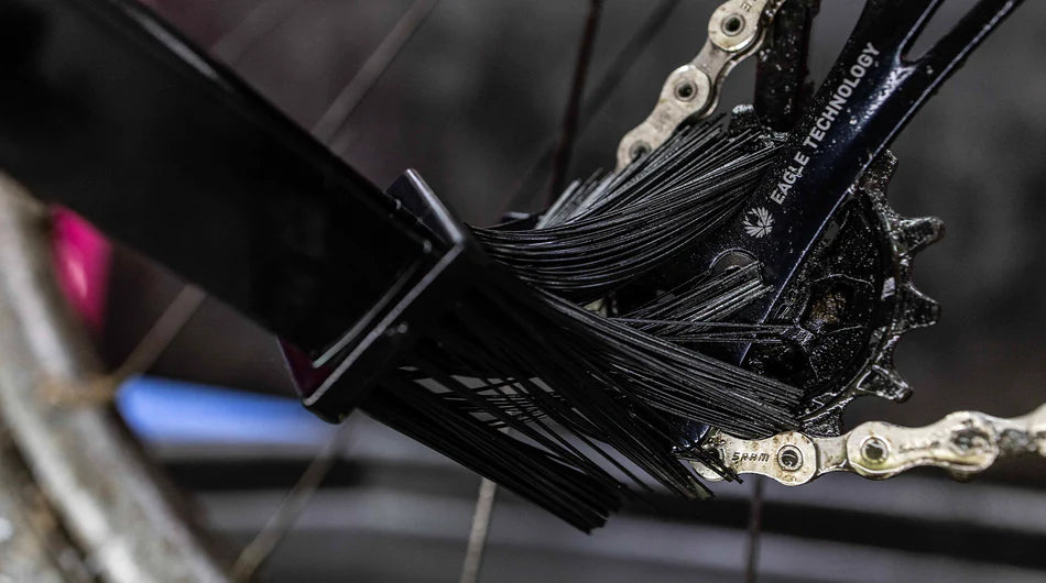 MUC-OFF CHAIN BRUSH FIETS ACHTERZIJDE BORSTEL MET LANGE HAREN