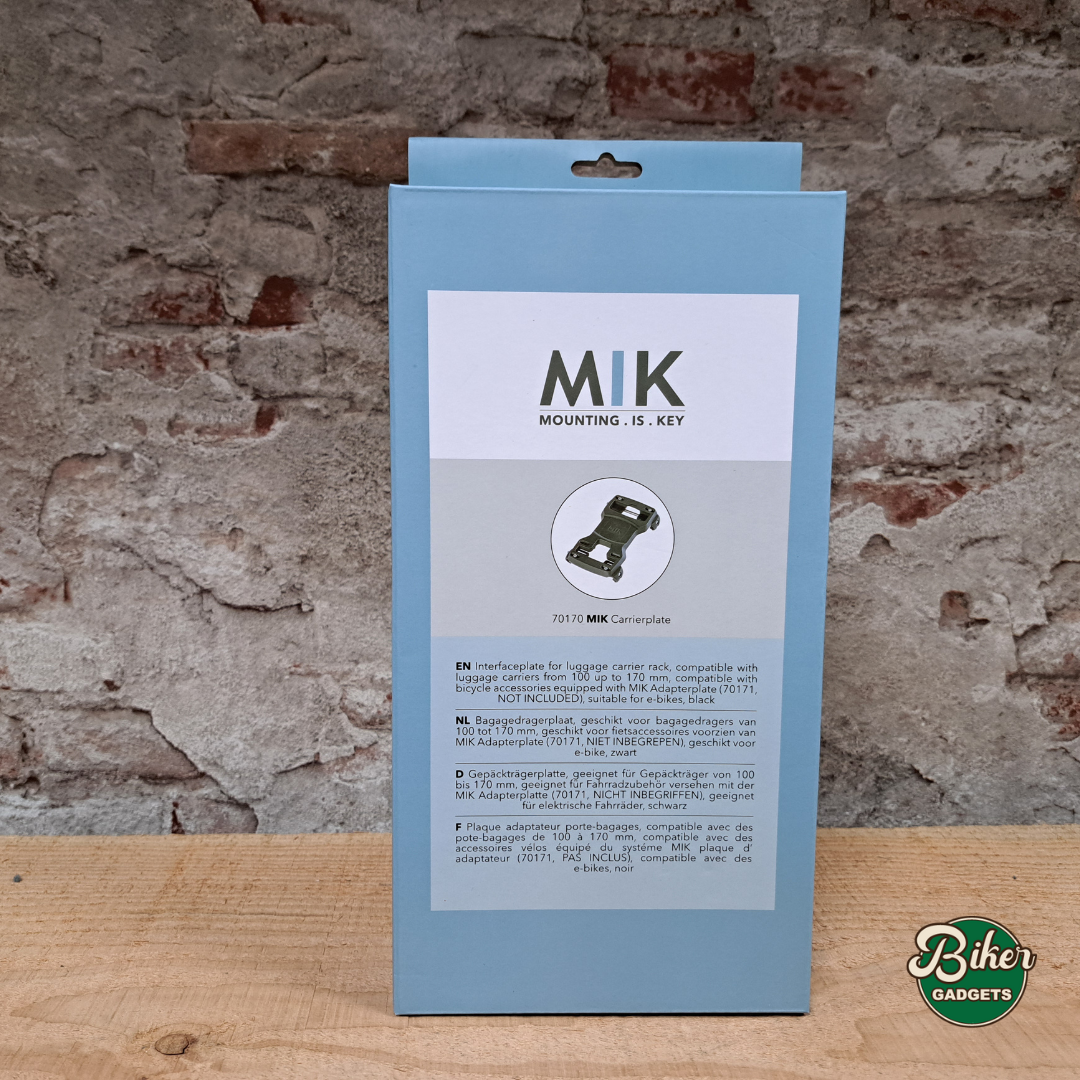 MIK Carrier Plate zwart voor fiets bagagedrager in de verpakking in de showroom