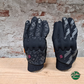 MUC-OFF D3O® Rider Gloves in de showroom