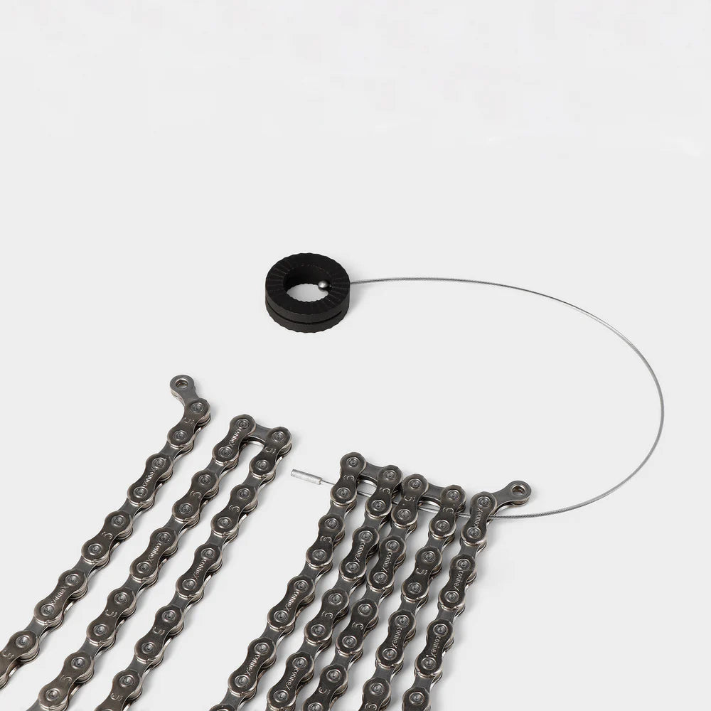 CYCLOWAX Swizzle Wire sluitsysteem – veilig vergrendeld, ketting blijft op zijn plek tijdens waxen