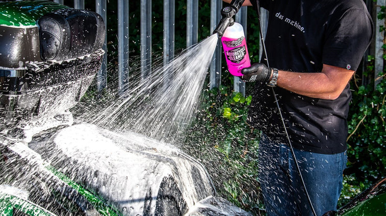 MUC-OFF Motorcycle Pressure Washer Bundle – de cleaner in gebruik