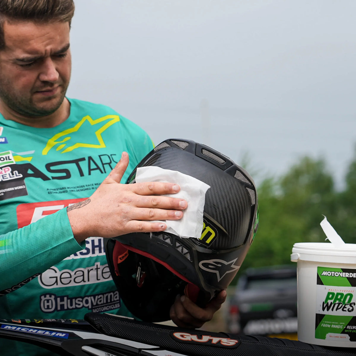 MOTOVERDE Pro Wipes - hier de helm schoonmaken