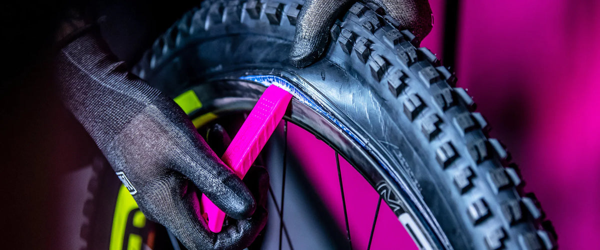 Muc-Off Rim Stix bandenlichter set  – hier in gebruik bij banden wissel