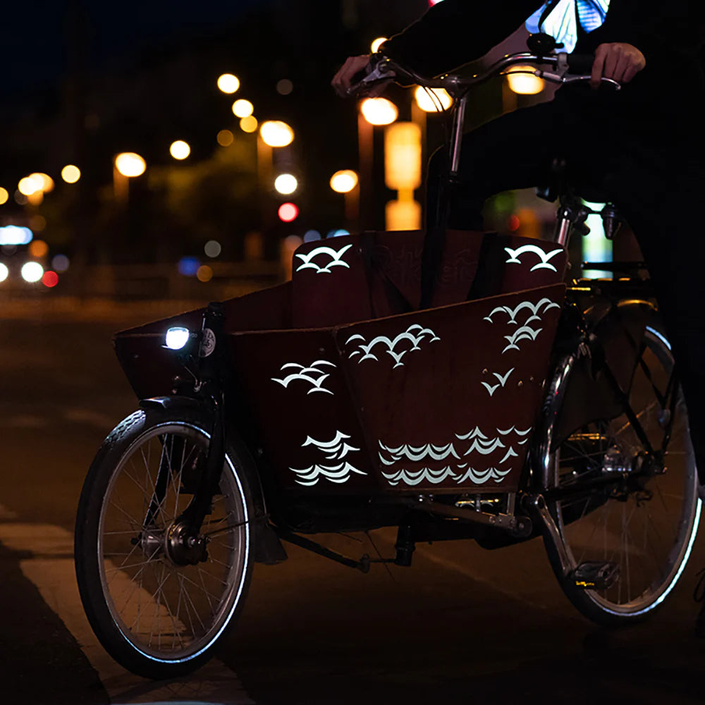 Reflective Berlin reflecterende stickers medium - waves op een bakfiets
