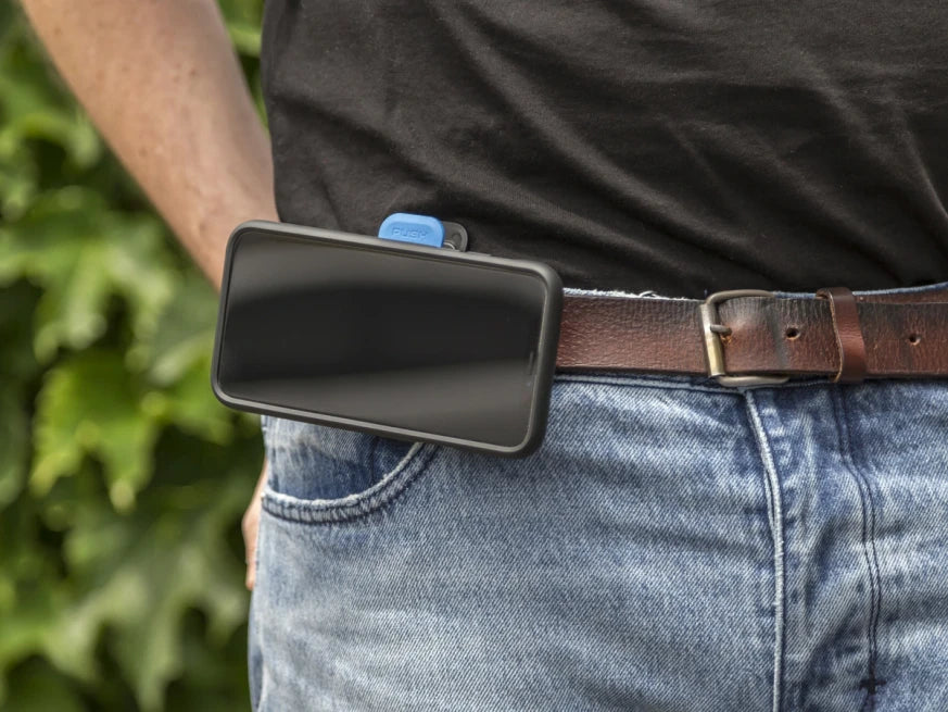 Quad Lock® Belt Clip - horizontaal aan een broek riem