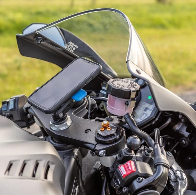 QUAD LOCK MOTORCYCLE FORK STEM MOUNT GEMONTEERD MET TELEFOON