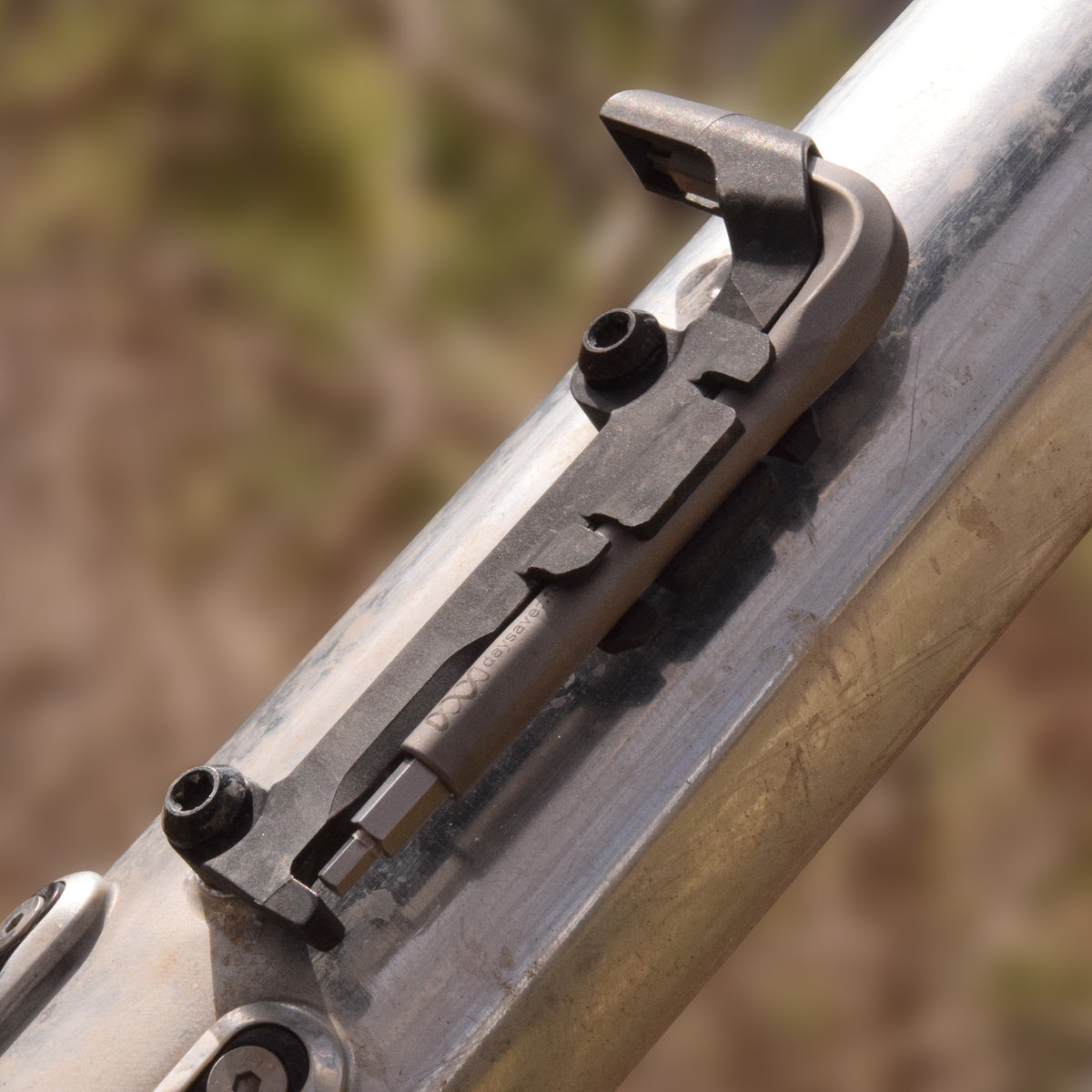 DAYSAVER carrier frame mount close up montage
