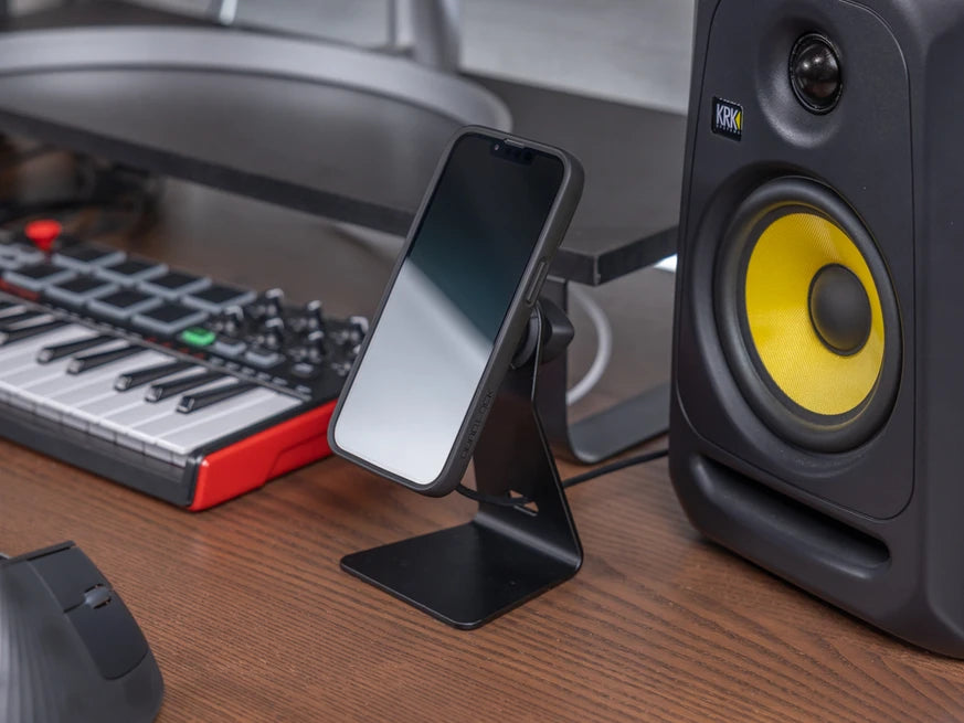 Quad Lock Desk Mount - met een mag case op de desk mount