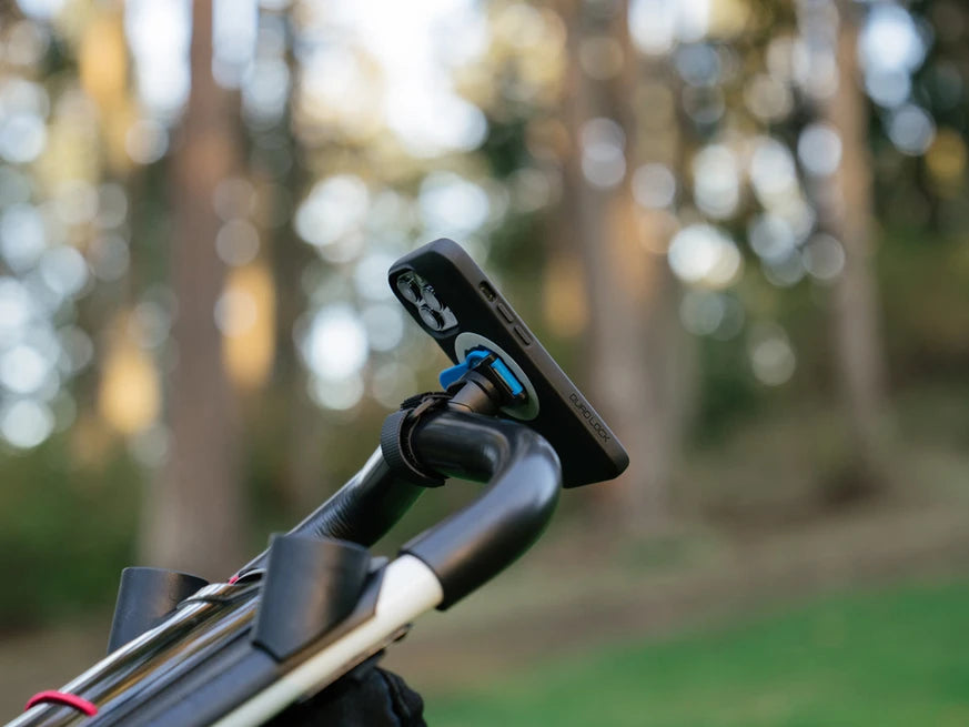 Quad Lock® Quick Release Strap - op de golfkar