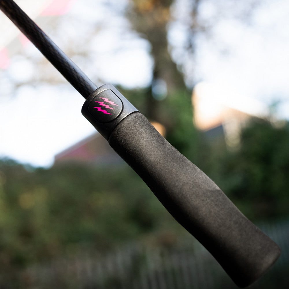 Muc-Off Bolt Paraplu 130cm - met een mooi handvat met ingebouwde knop