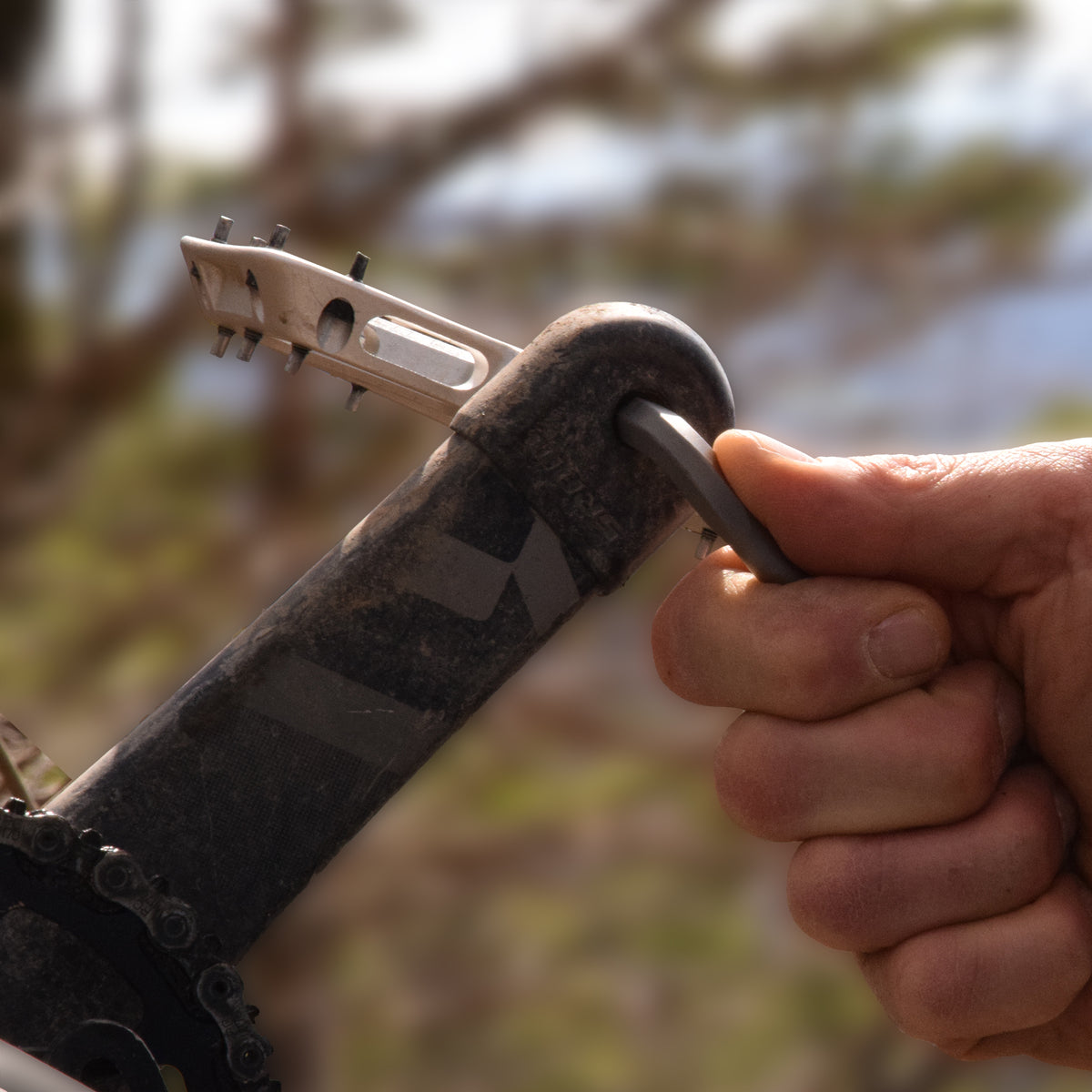 DAYSAVER Essential8 fiets multitool – ook de trappers losmaken lukt met de 8