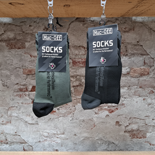 Muc-Off Technical Riders Socks Groen en Zwart – fietssokken met compressie en ademende mesh