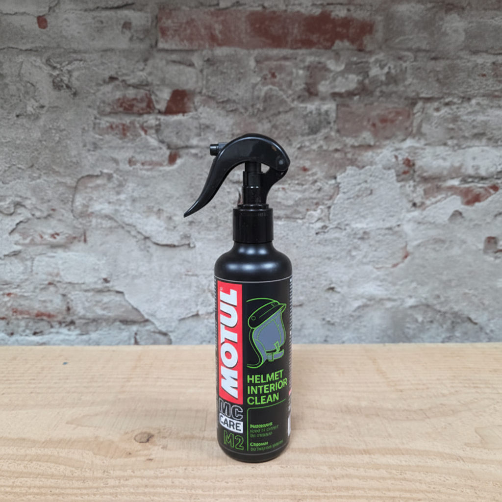 Motul MC CARE M2 Helmet Interior Clean 250ml spray fles – helm binnenreiniger
