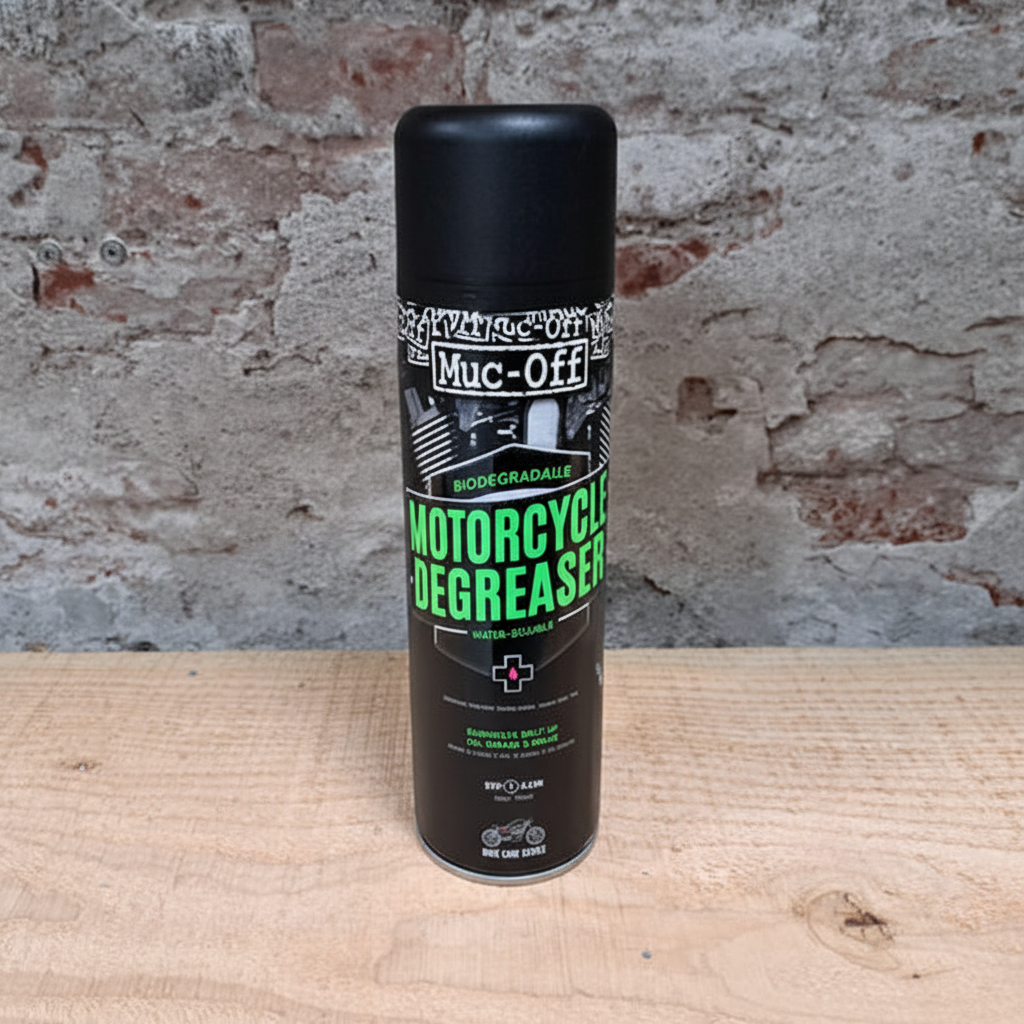 MUC-OFF Motorcycle Degreaser 500ml – biologische ontvetter voor motor in zwarte spuitbus hier in de winkel