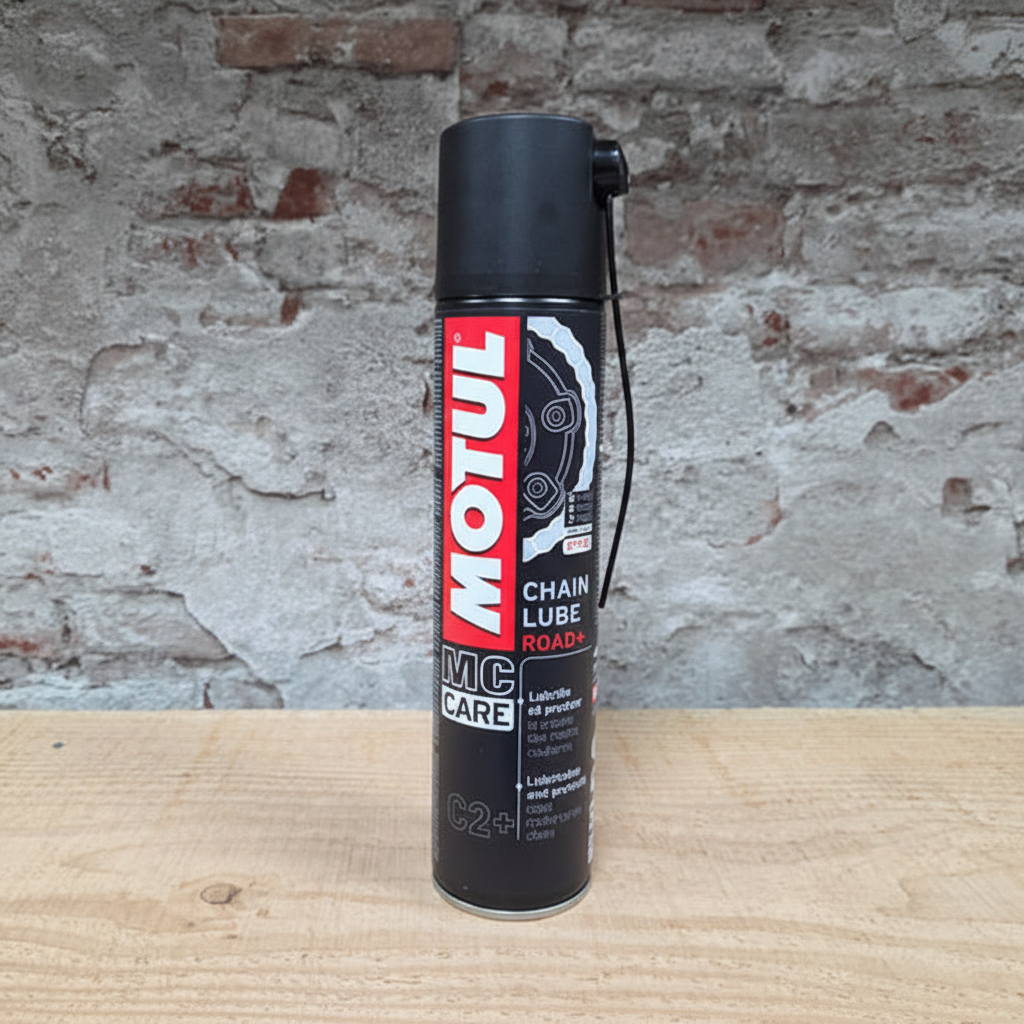 MOTUL MC Care C2+ Chain Lube Road 400ml - wit synthetisch kettingsmeermiddel met PTFE voor wegmotorfietsen