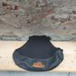 GRANDPITSTOP Air Comfy Seat Basic Sport – bovenaanzicht mesh oppervlak met oranje logo