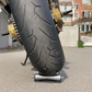 GRANDPITSTOP Groller Large paddockstand vervanger in gebruik onder motorband voor kettingonderhoud op straat