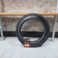 CST Big Boat 20x4.00 fatbike band met reflecterende zijrand en semi-slick profiel