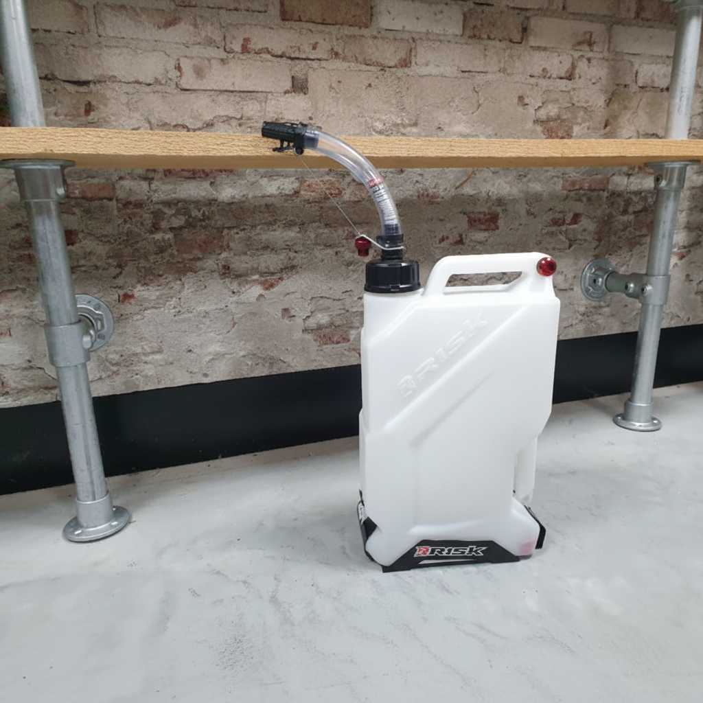 RISK RACING EZ3 jerrycan 11,4 liter wit met hose bender spout en floor mount voor motorcross en motor