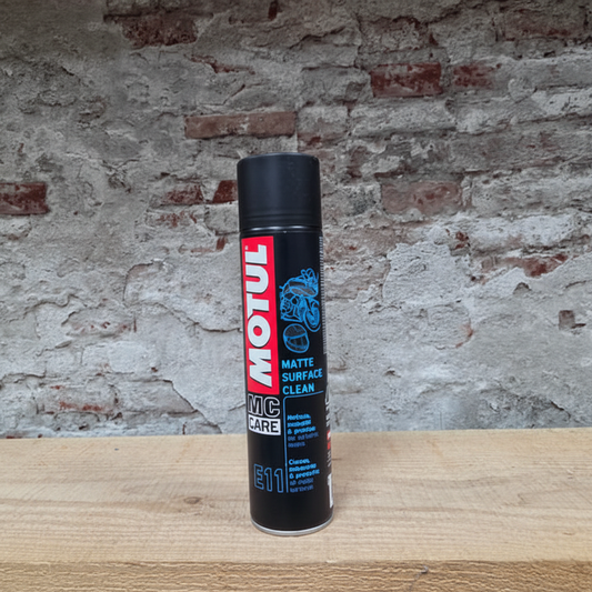 MOTUL MC Care E11 Matte Surface Clean 400ml - reiniger en beschermer voor matte lak en kunststof op motorfietsen