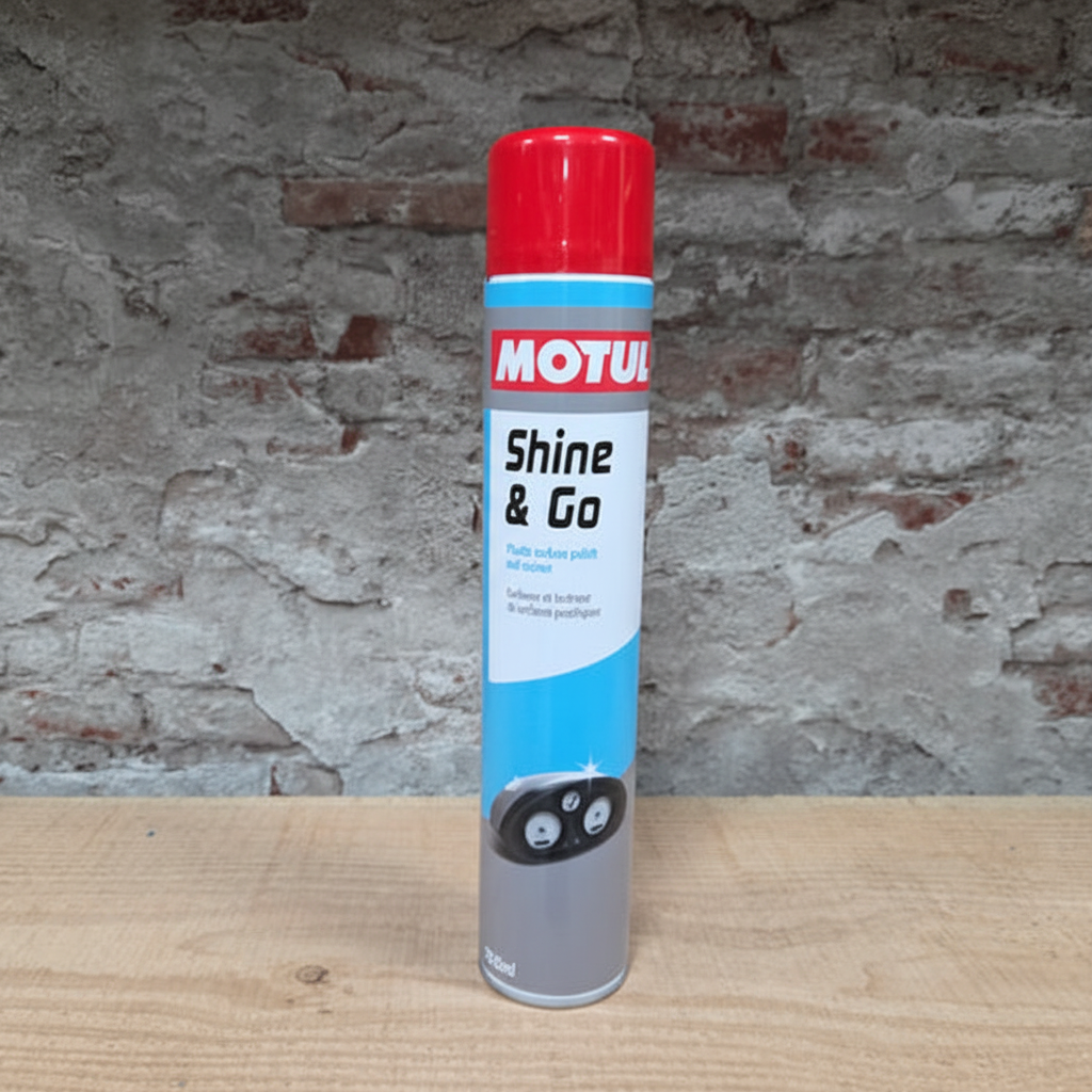 Motul Shine & Go spuitbus – reiniger en beschermer voor kunststof en rubber oppervlakken