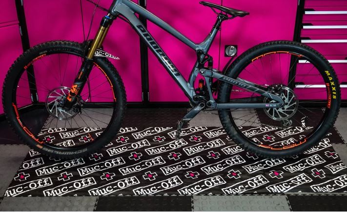MUC-OFF waterdichte fietsmat 210x70cm zwart met logo