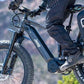 AEROE Quick Mount Pod 11L zwarte hard-shell bikepacking pod - aan de zijkant van spider rack