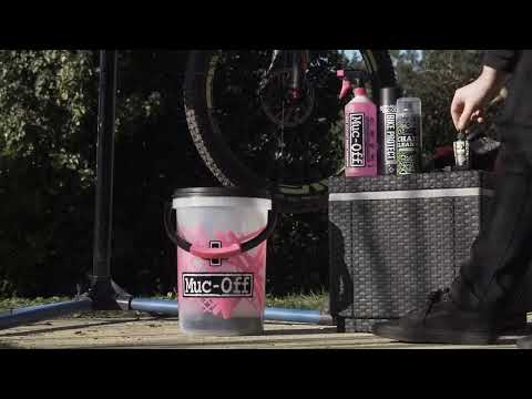 MUC-OFF Dirt Bucket Kit - demo video