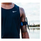 Quad Lock SportS Armband - op een arm met telefoon