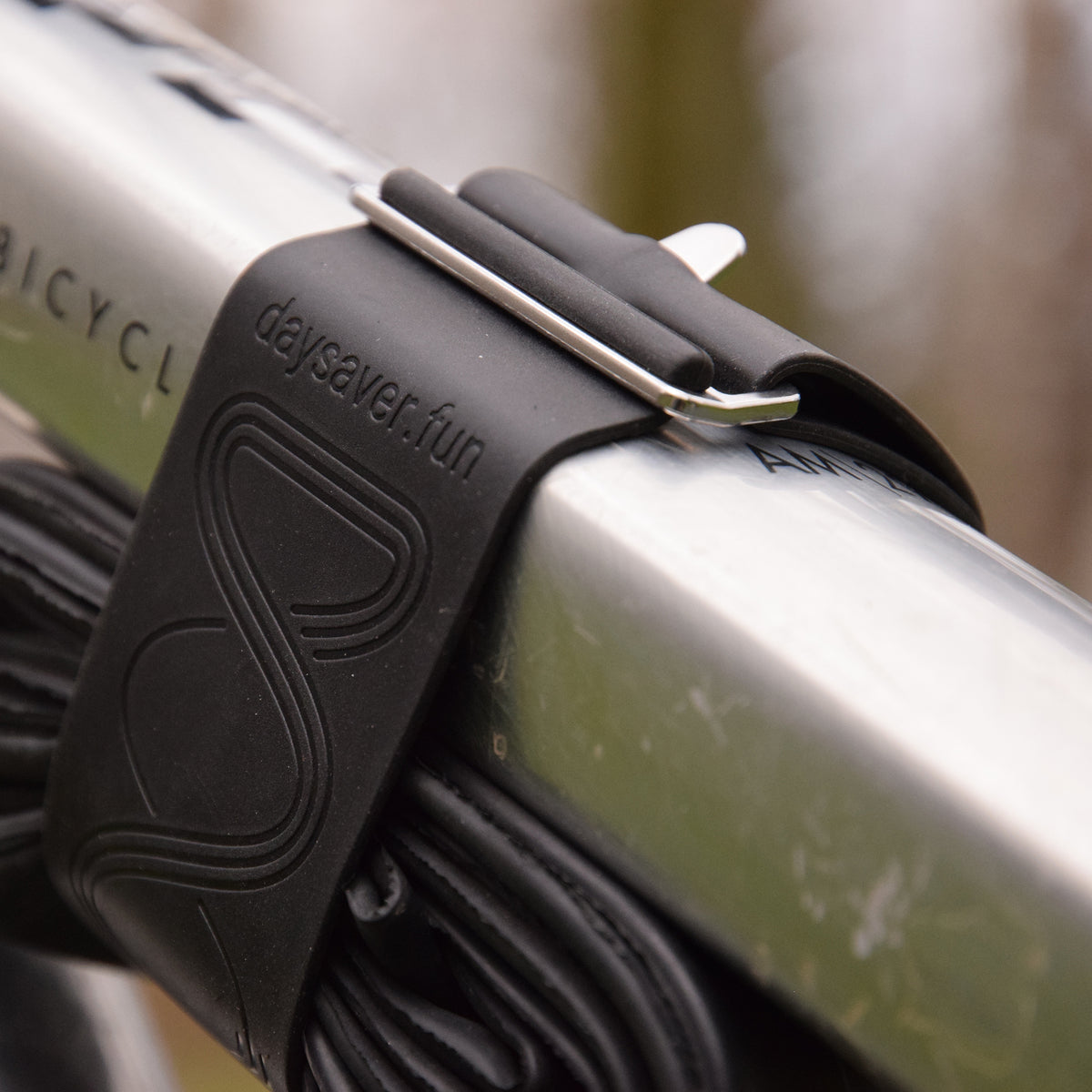 DAYSAVER whip strap metalen sluiting raakt het frame niet