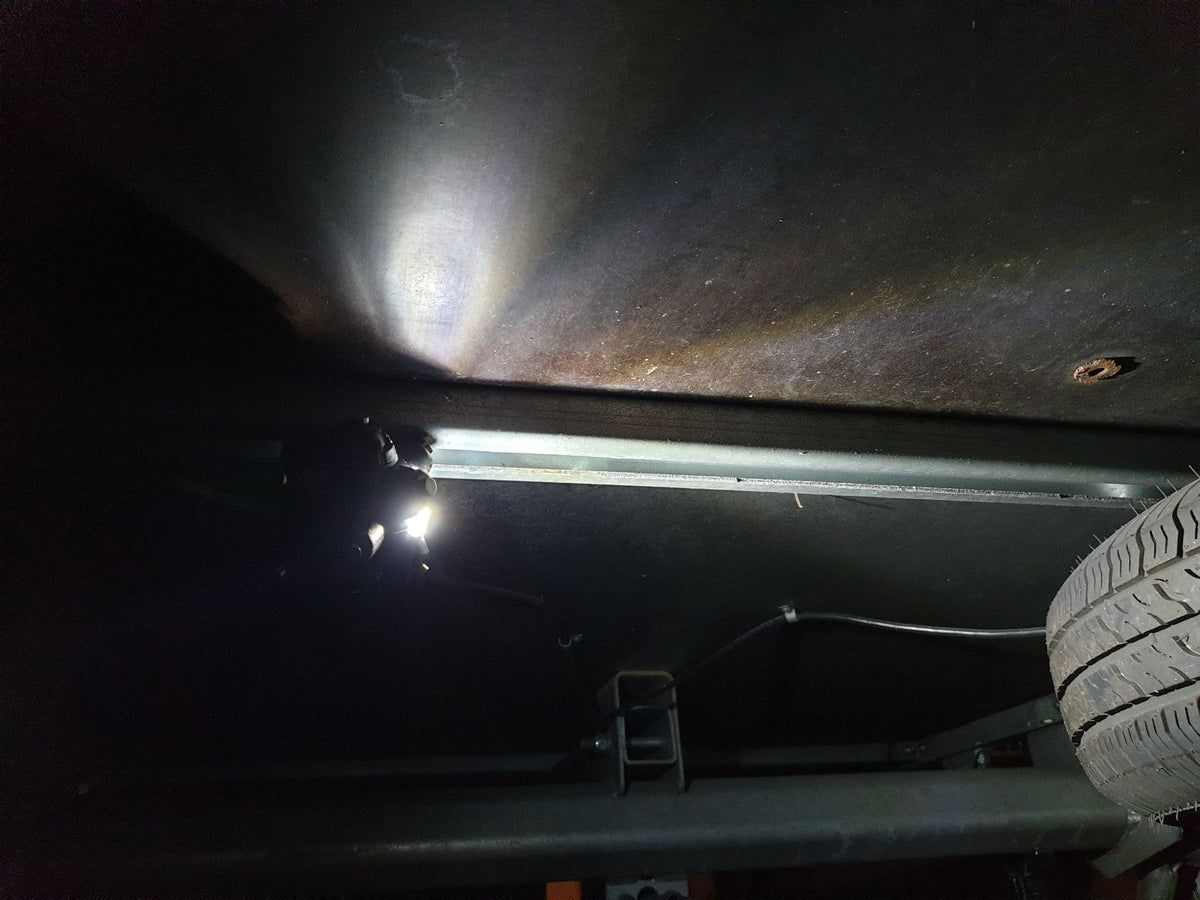 RISK RACING Magnetic Light Mine Professional ONDER EEN AANHANGER VAST