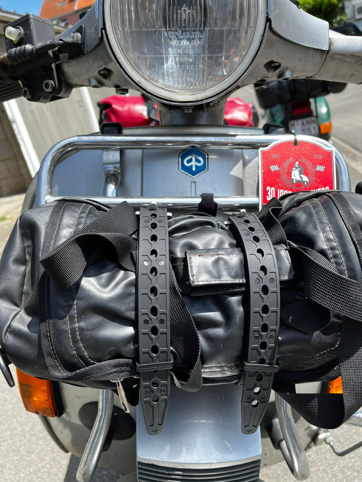 FIXPLUS straps gebruik bij bagage op de scooter