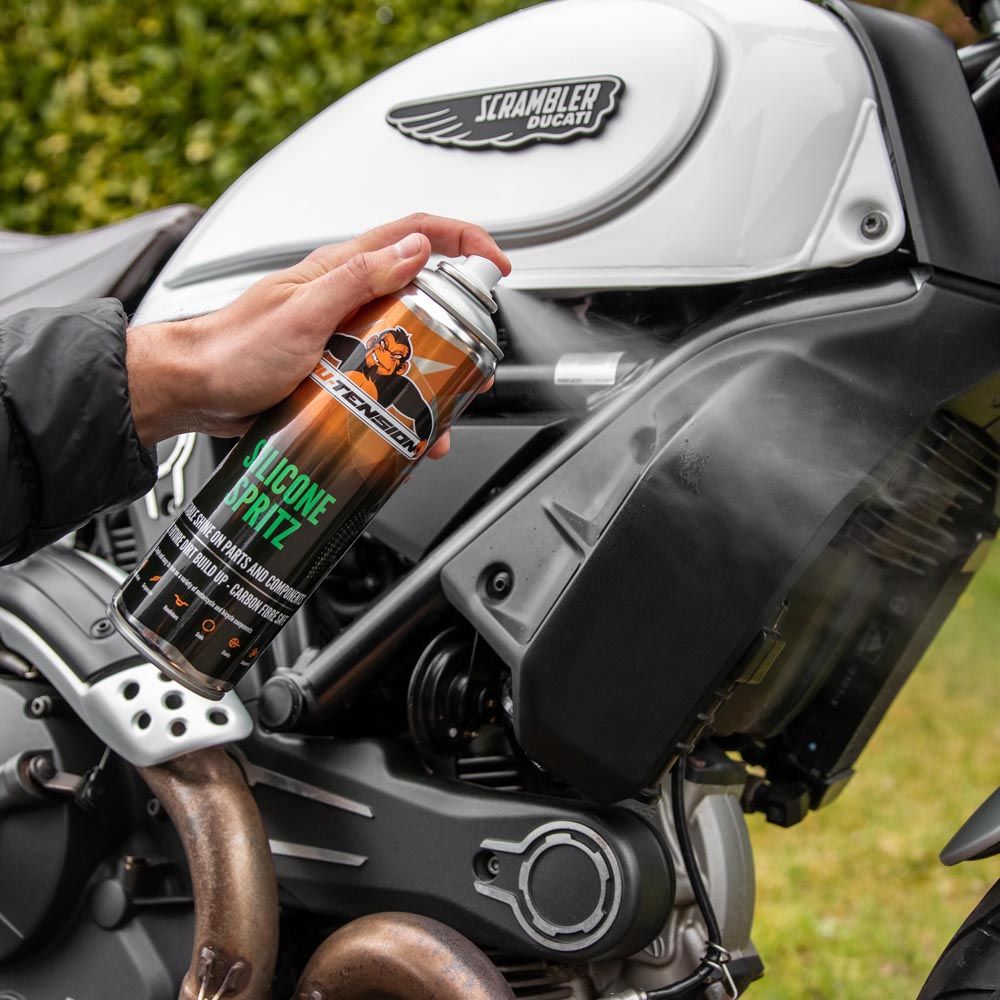 TRU-TENSION Silicone Spritz Spray - op een motor spuiten