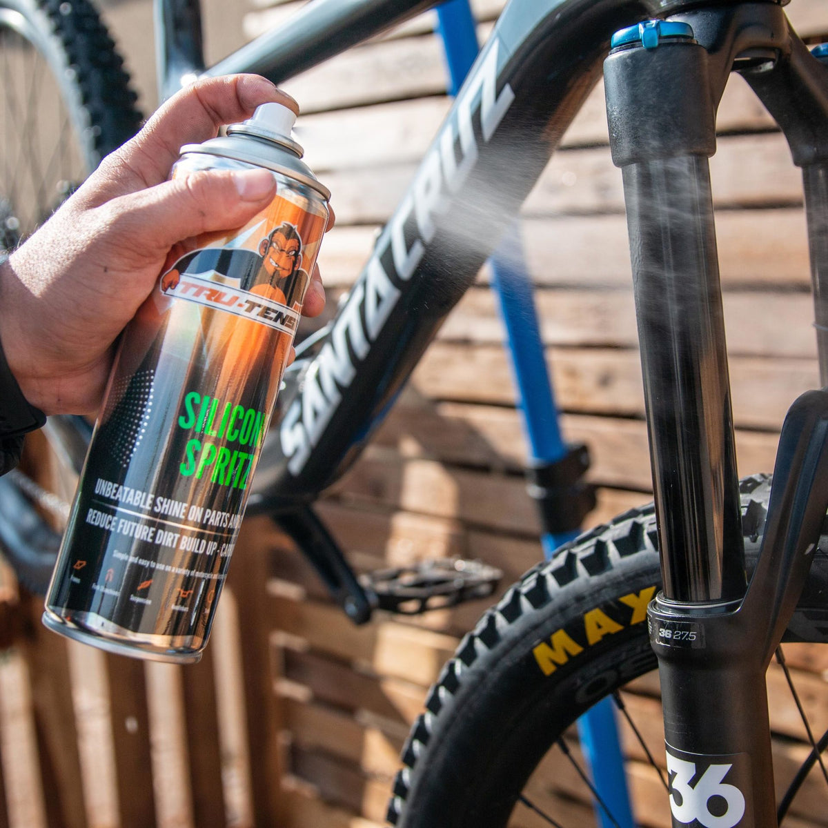 TRU-TENSION Silicone Spritz Spray - hier in gebruik op een fiets