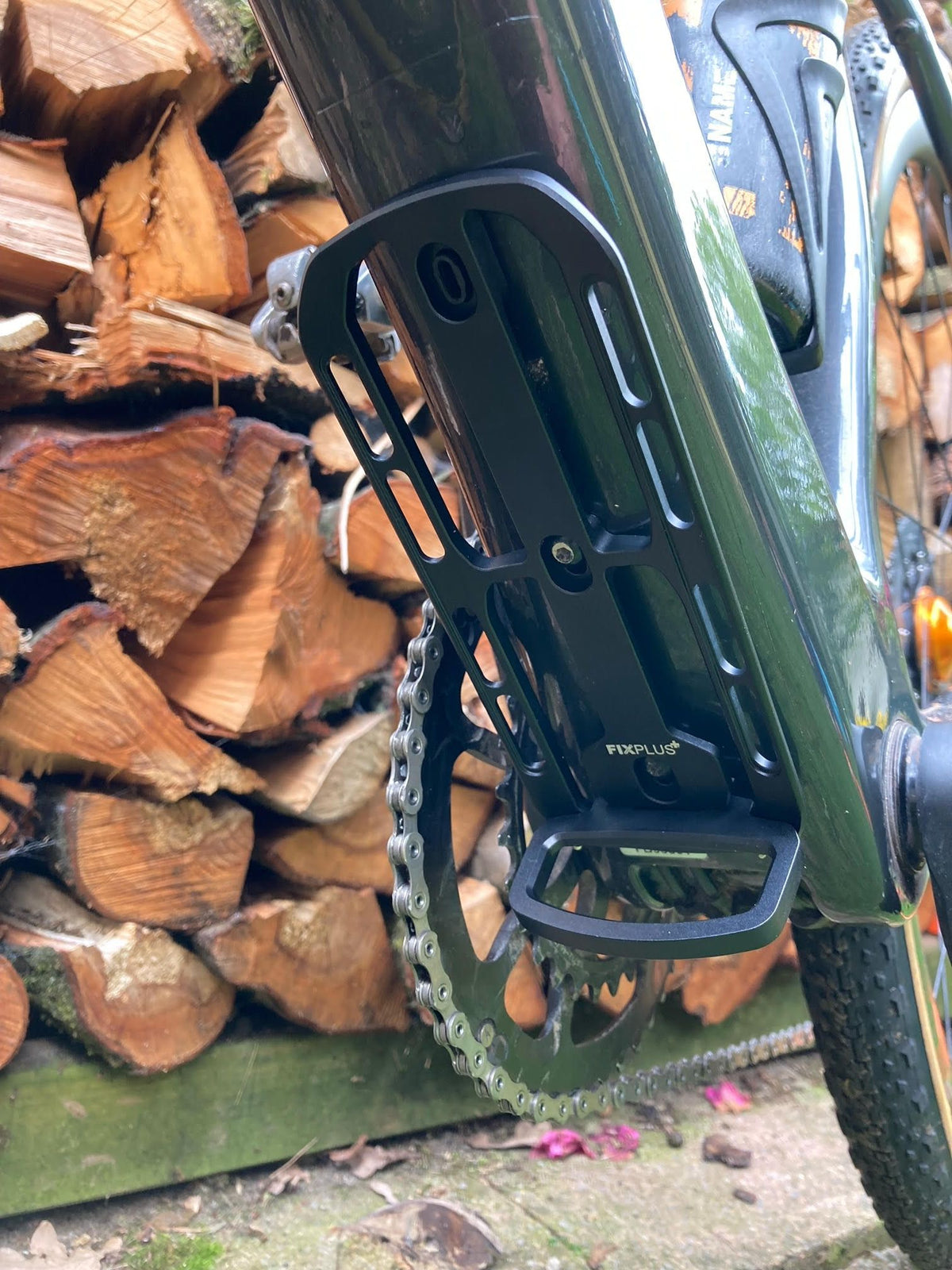 FIXPLUS Cargo Cage aluminium bagagedrager voor bikepacking - aan de onderzijde van het frame gemonteerd