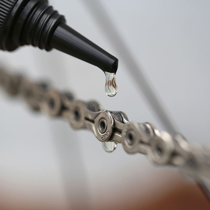 TRU-TENSION BananaSlip Wet Lube - druppelen op een fietsketting
