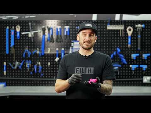 Muc-Off siliconen trechter demonstratie - inklapbaar ontwerp en gebruik voor fietsonderhoud